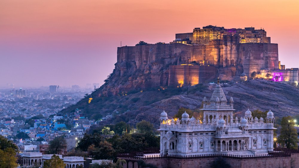 jaswant-thada-mehrangarh-fort-background-sunset-jaswant-thada-is-cenotaph-located-jodhpur-it-was-used-cremation-royal-family-marwar-jodhpur-rajasthan-india